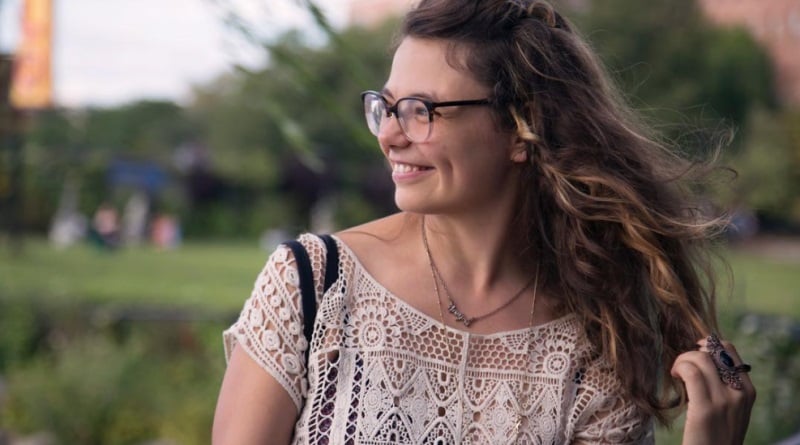 Caitlin Cisek Headshot.