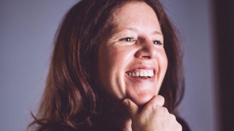 Headshot of Rachael Carnes.