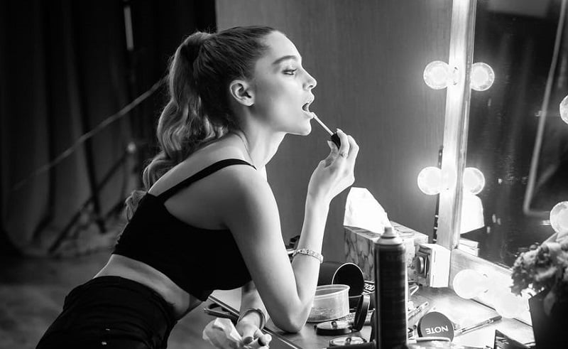 A depiction of Sweet Charity backstage.