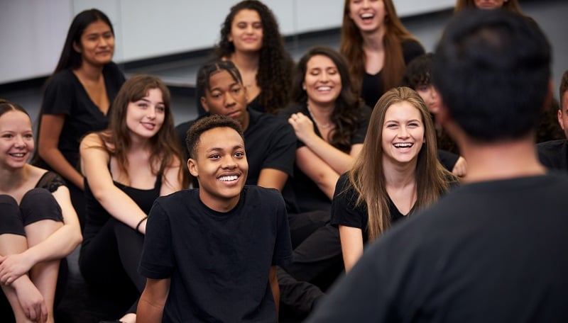 A small group of teen actors.