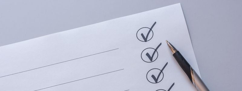 An empty checklist with a pen on top.