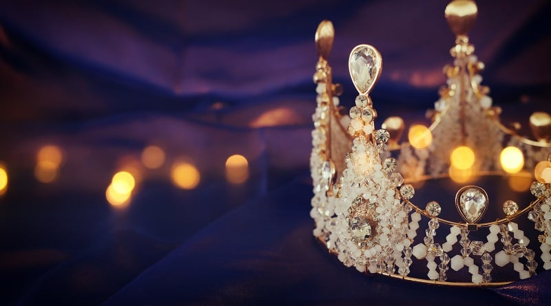 A royal gold crown.