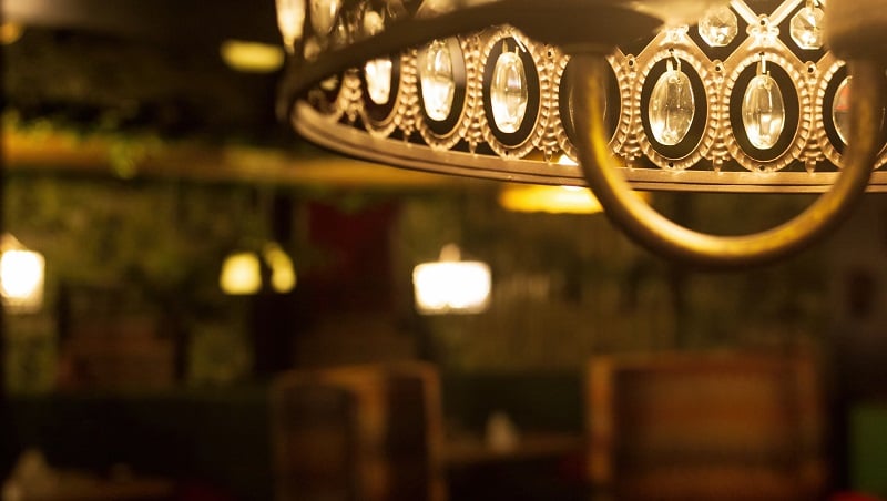 A 1920s interior and chandelier.