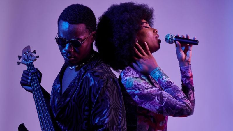 Two R&B singers back to back.